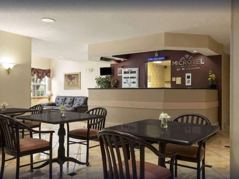 Microtel Inn By Wyndham Charlotte Airport מראה חיצוני תמונה