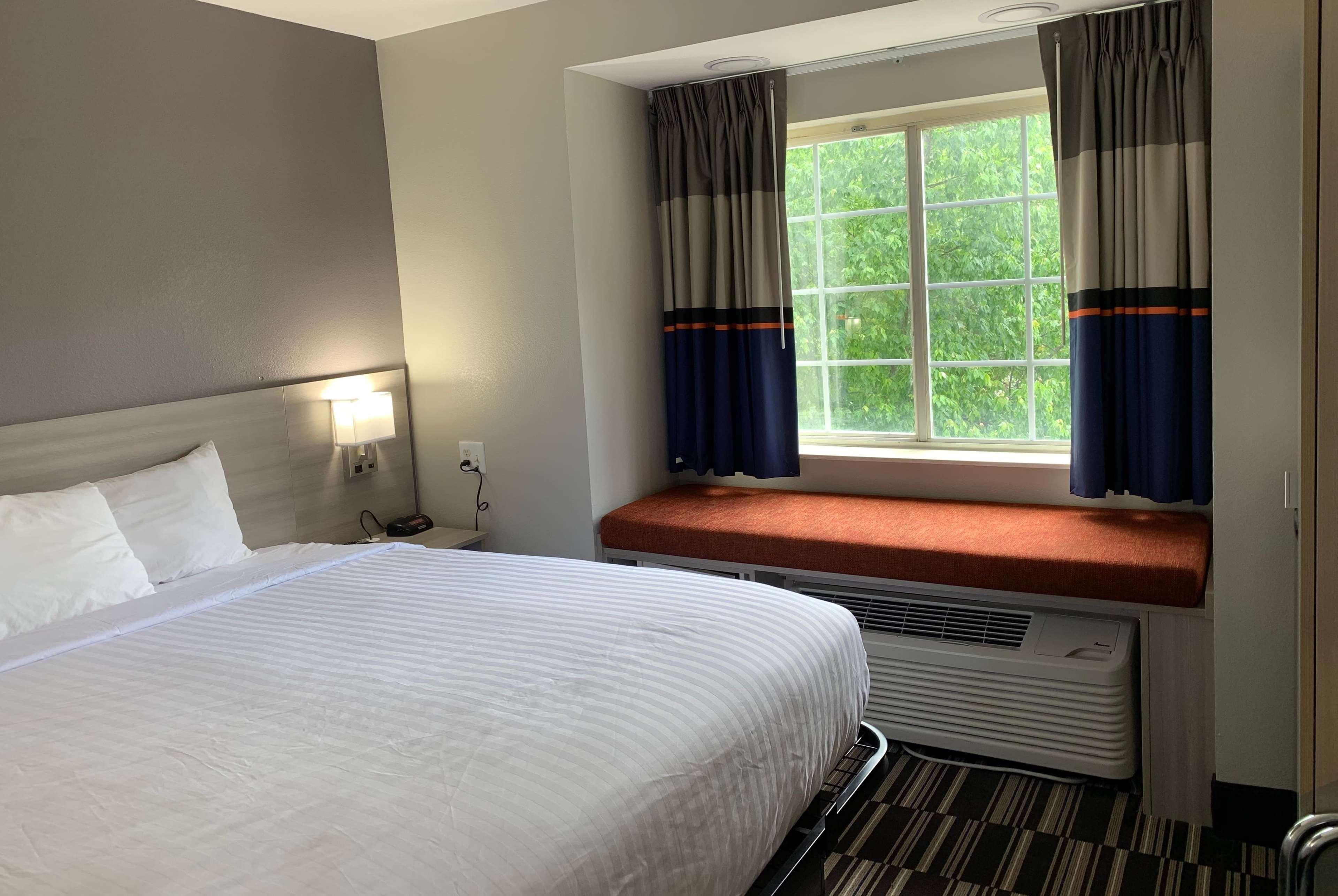 Microtel Inn By Wyndham Charlotte Airport מראה חיצוני תמונה