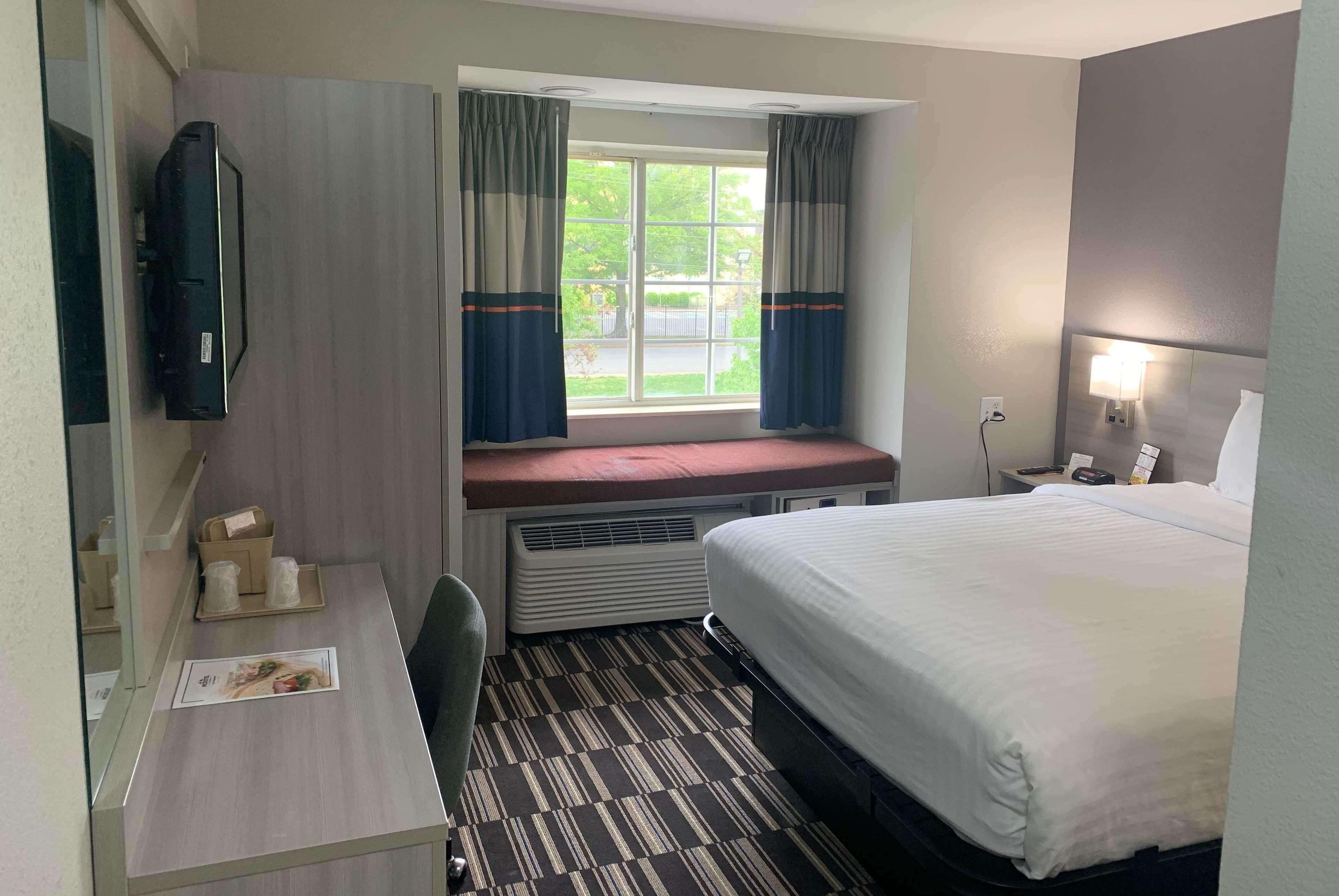 Microtel Inn By Wyndham Charlotte Airport מראה חיצוני תמונה