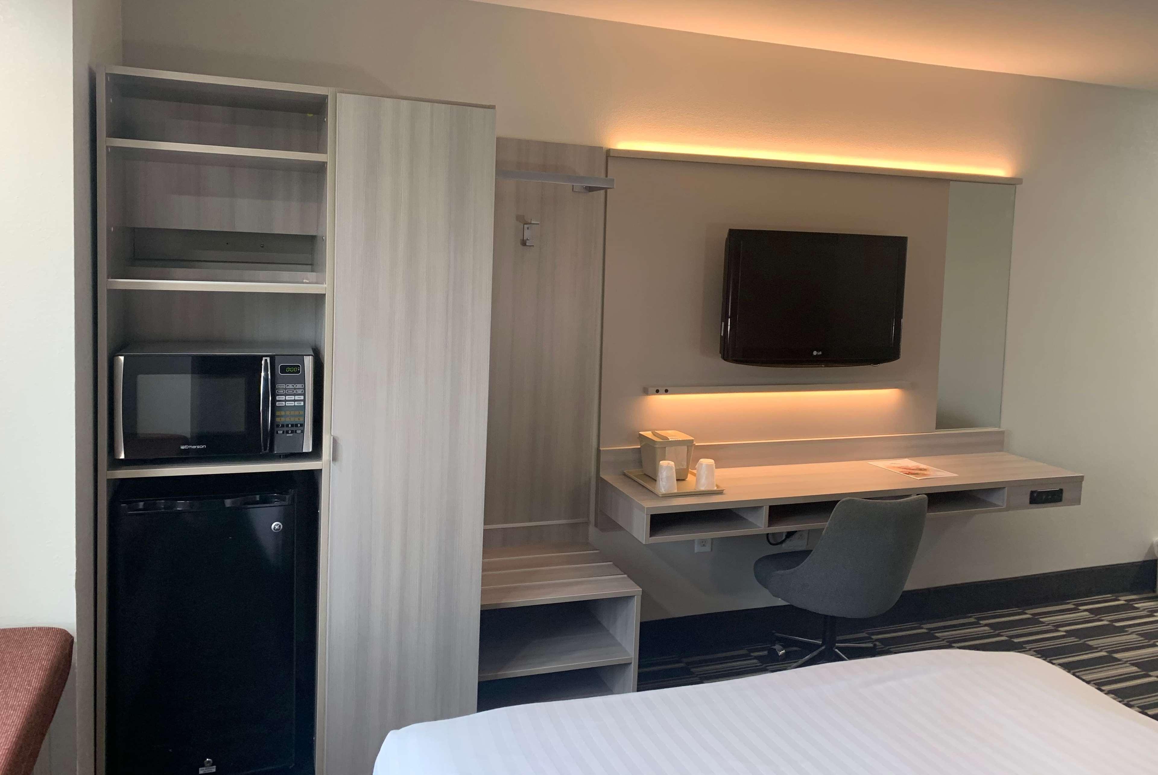 Microtel Inn By Wyndham Charlotte Airport מראה חיצוני תמונה