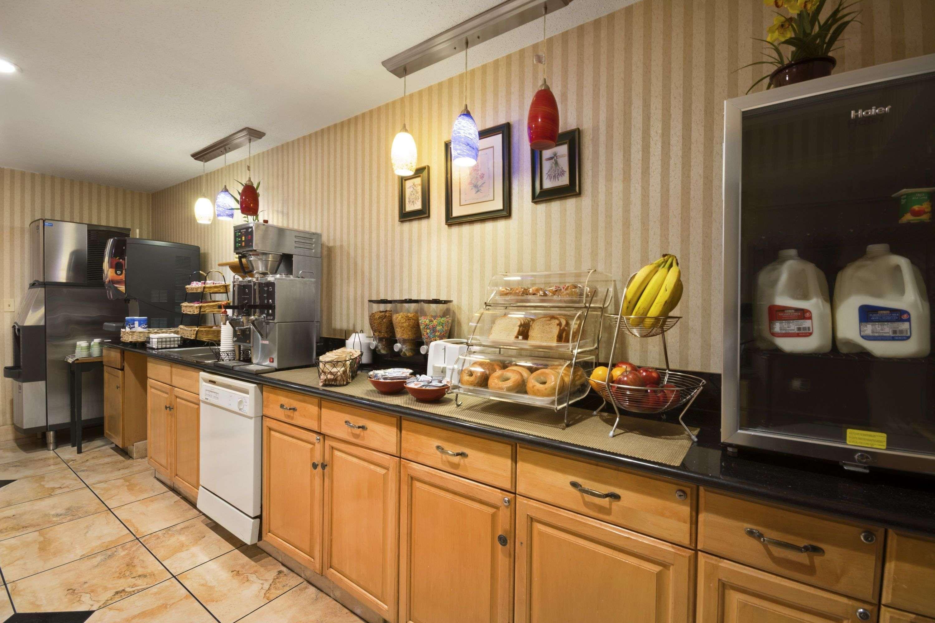 Microtel Inn By Wyndham Charlotte Airport מראה חיצוני תמונה