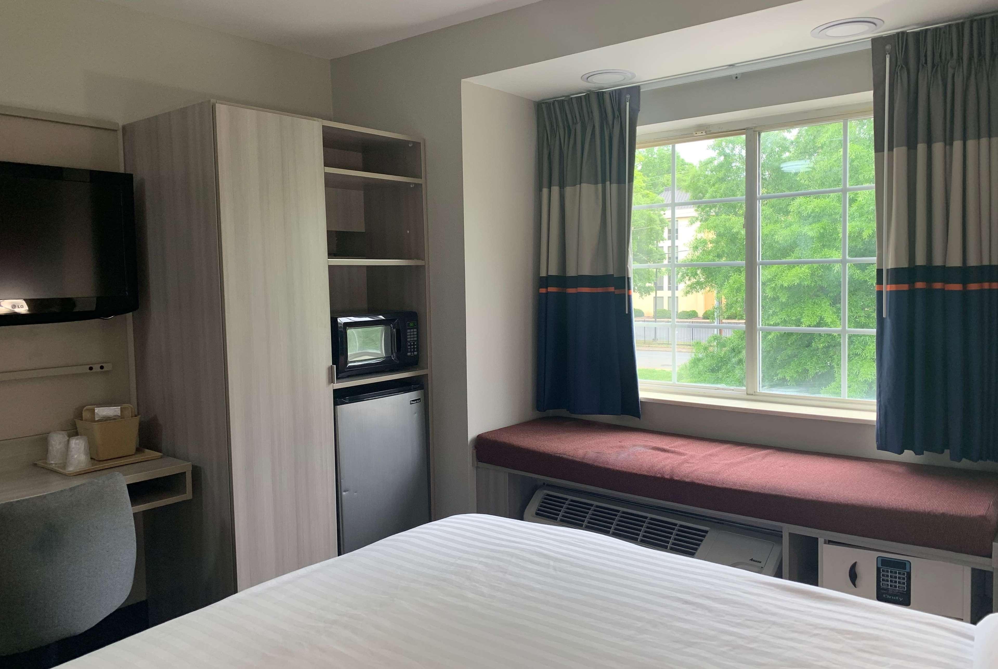 Microtel Inn By Wyndham Charlotte Airport מראה חיצוני תמונה