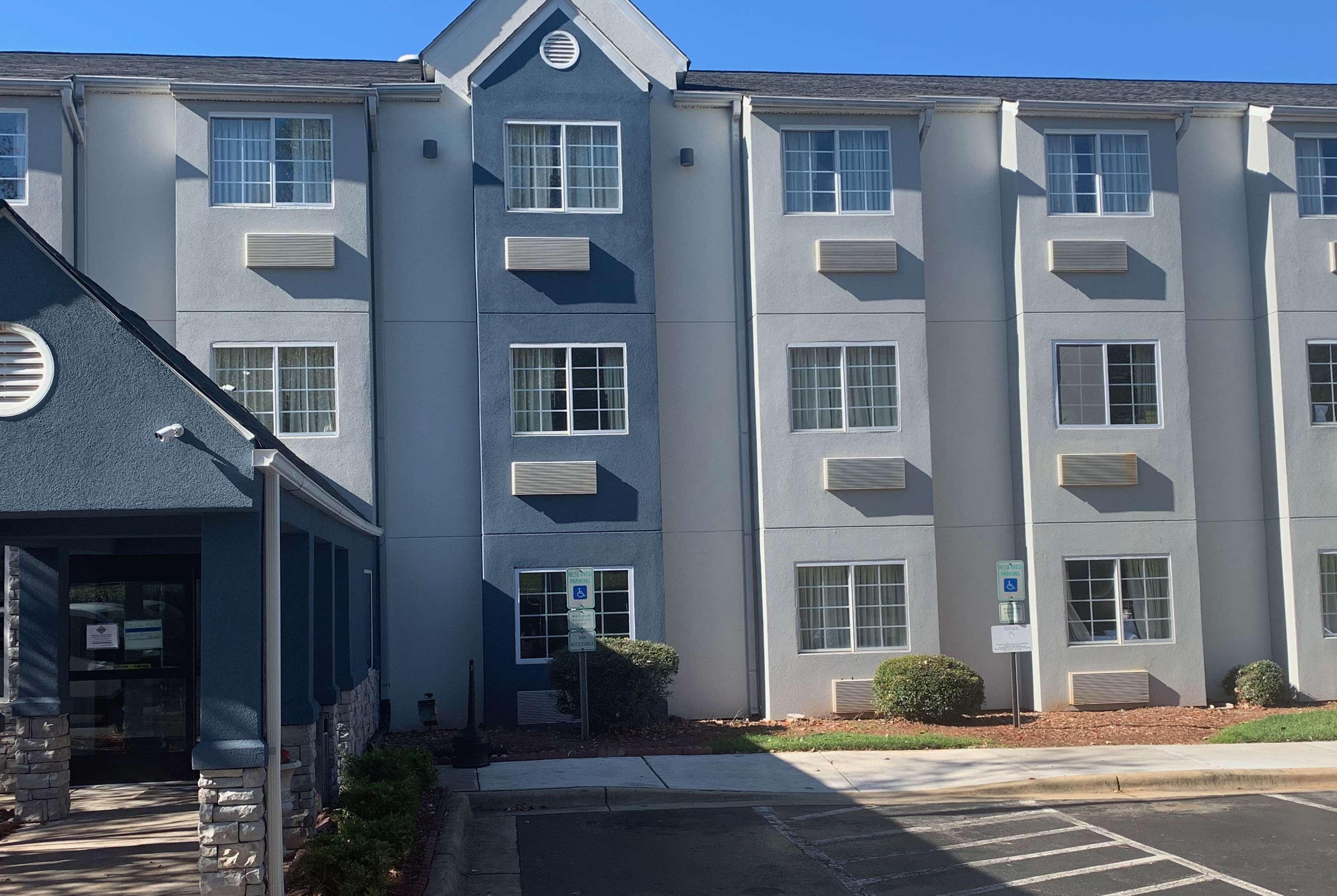 Microtel Inn By Wyndham Charlotte Airport מראה חיצוני תמונה