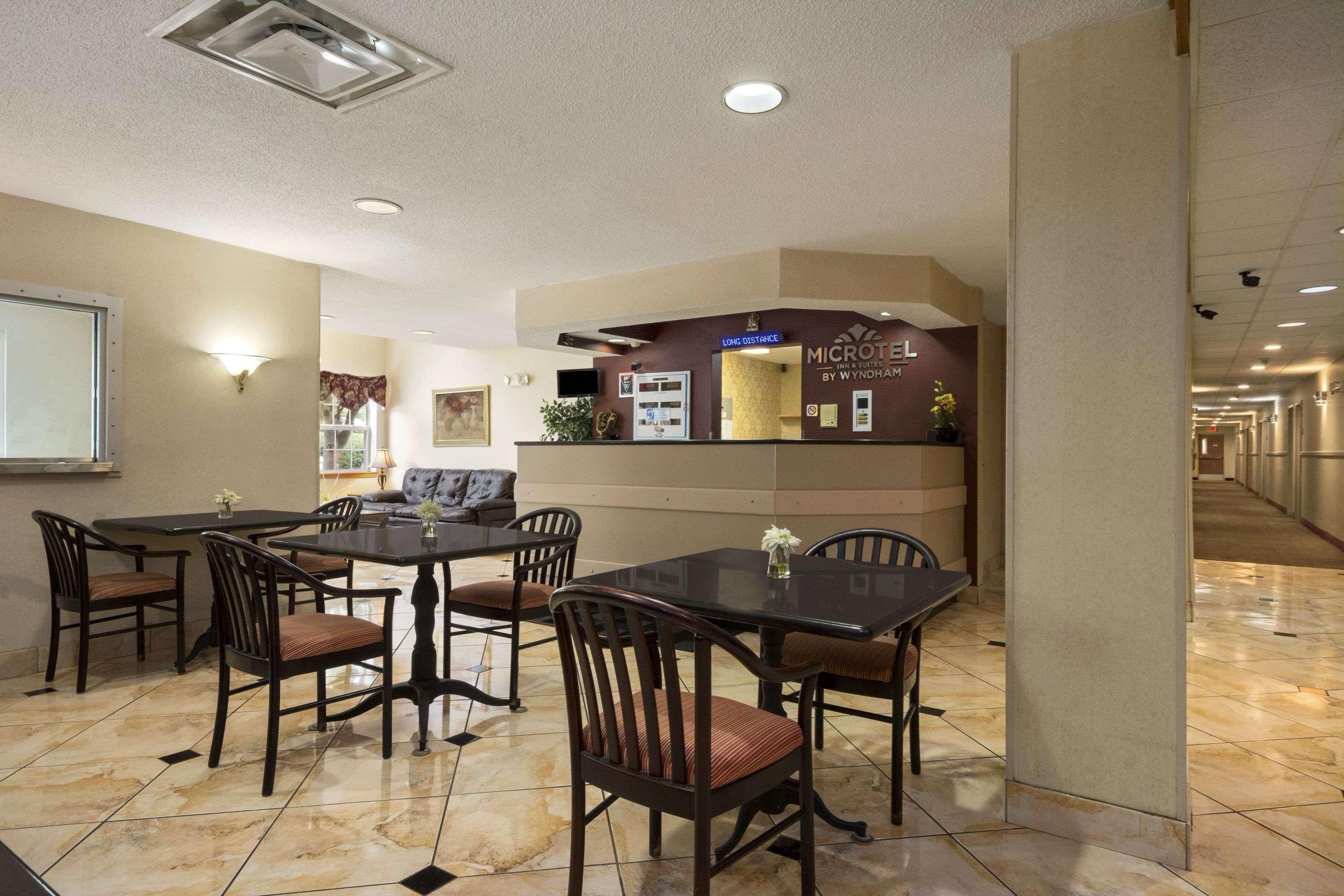 Microtel Inn By Wyndham Charlotte Airport מראה חיצוני תמונה