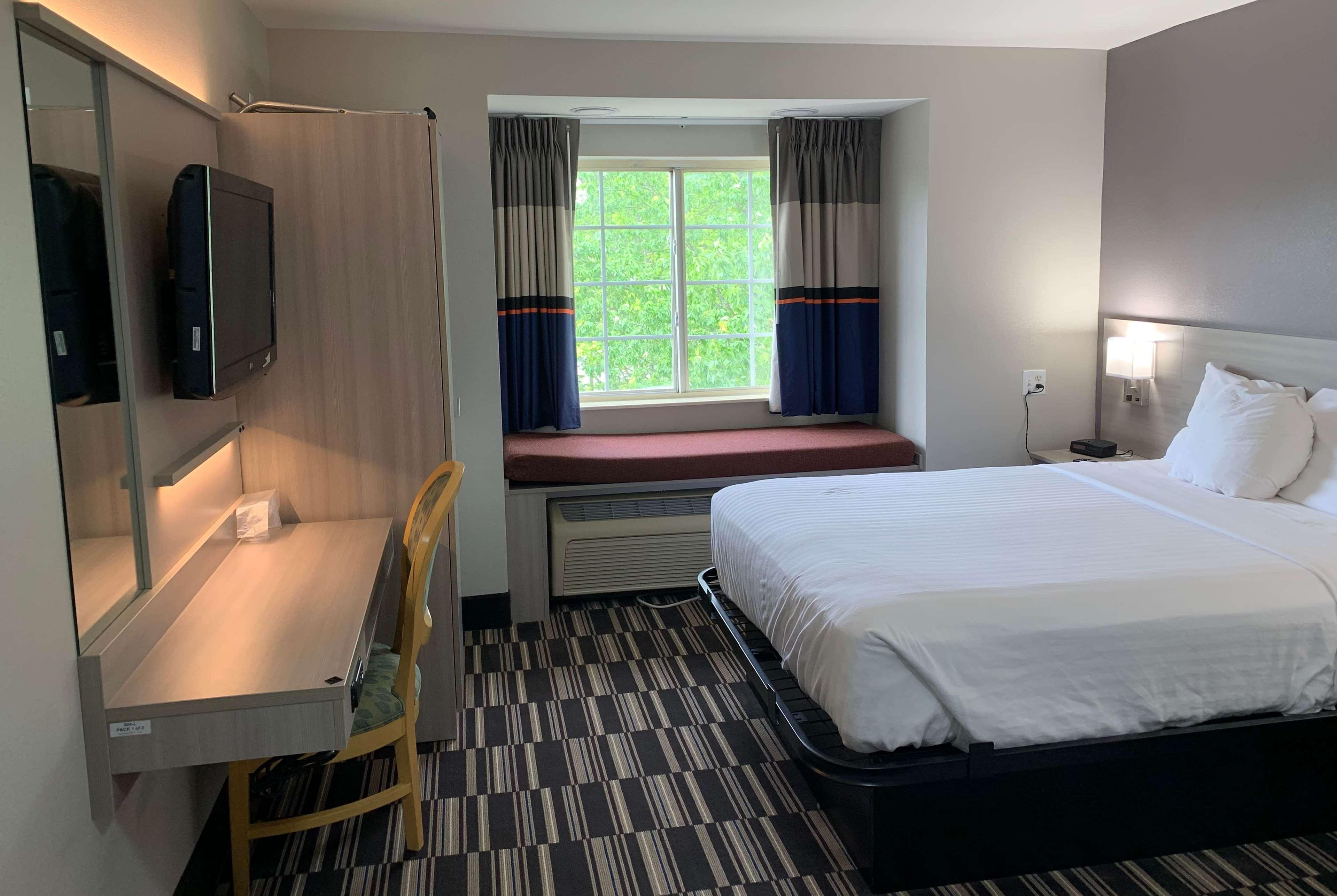 Microtel Inn By Wyndham Charlotte Airport מראה חיצוני תמונה
