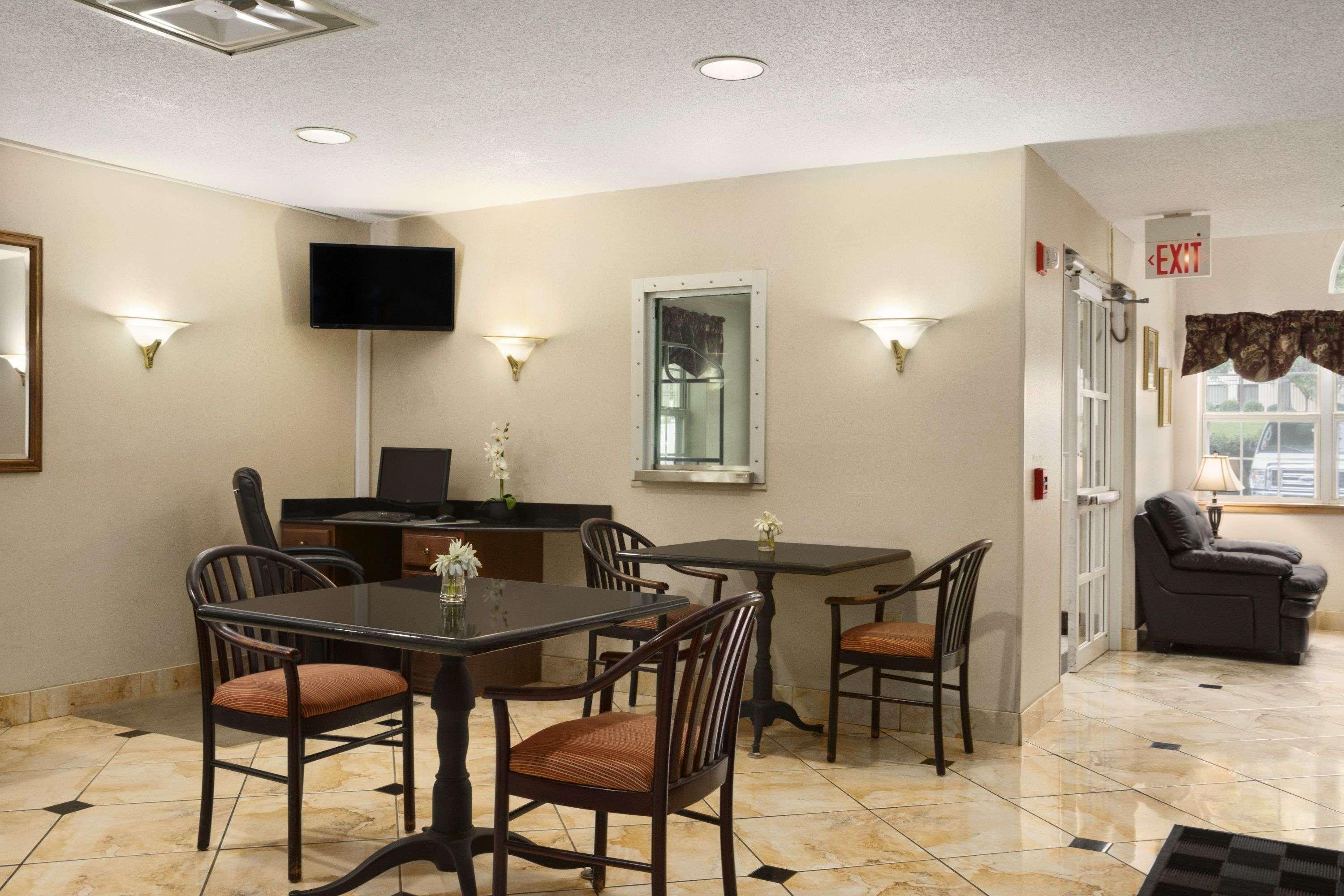 Microtel Inn By Wyndham Charlotte Airport מראה חיצוני תמונה