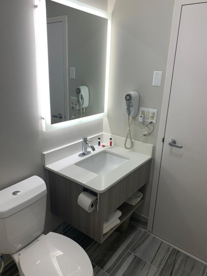 Microtel Inn By Wyndham Charlotte Airport מראה חיצוני תמונה