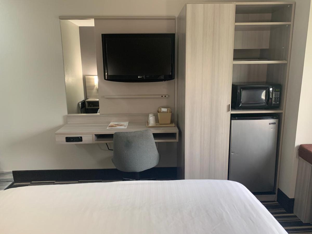 Microtel Inn By Wyndham Charlotte Airport מראה חיצוני תמונה
