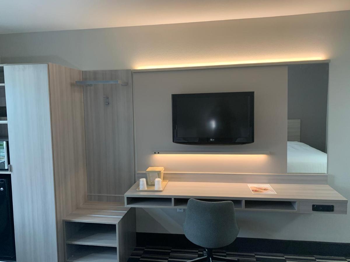 Microtel Inn By Wyndham Charlotte Airport מראה חיצוני תמונה
