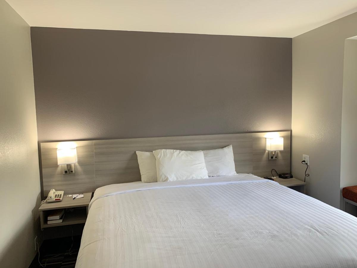 Microtel Inn By Wyndham Charlotte Airport מראה חיצוני תמונה
